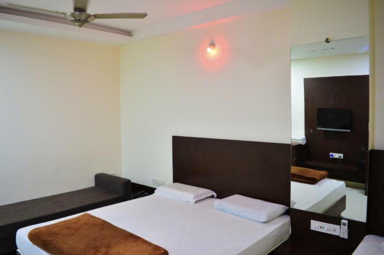 Hotel Maheshwari Avenue Ujjain Exterior photo